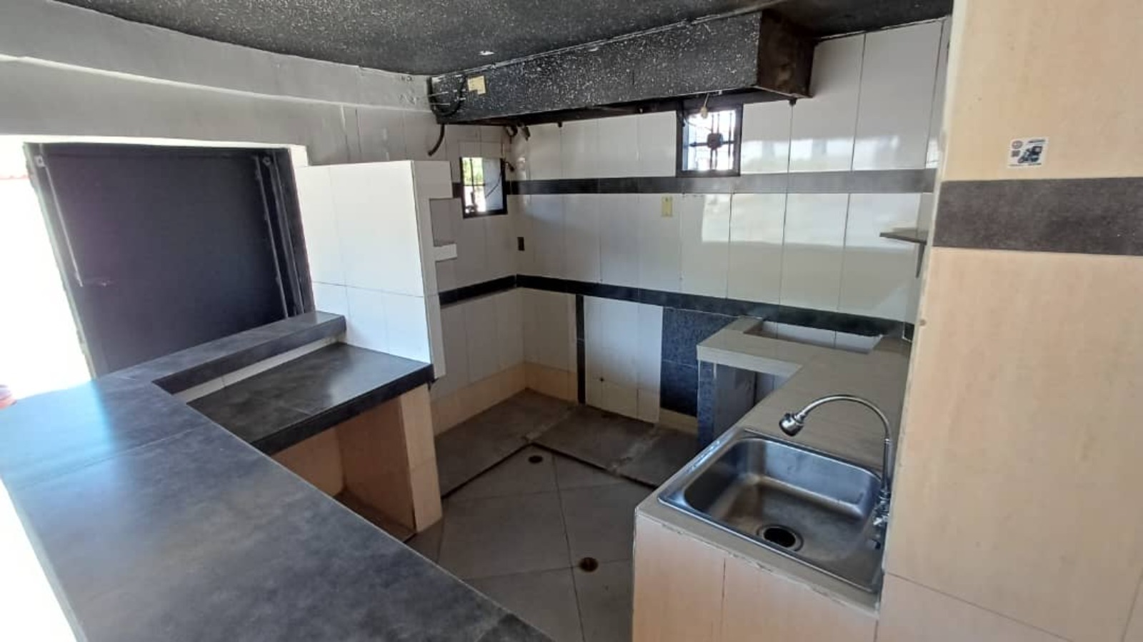 Local en Alquiler en Cerca del Cc Esmeralda , Valencia, San Diego, Carabobo - Cod. 0167 | Veracasa Inmobiliaria - Imagen 4