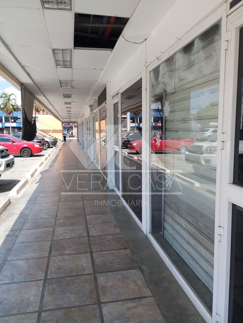 Local en Venta en Los Guayos C.C Paraparal Plaza, Valencia, Los Guayos, Carabobo - Cod. 0168 | Veracasa Inmobiliaria - Imagen 1