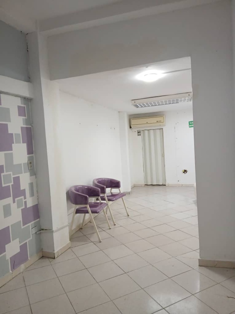 Local en Alquiler en Urbanización La Esmeralda , Valencia, San Diego, Carabobo - Cod. 0181 | Veracasa Inmobiliaria - Imagen 1