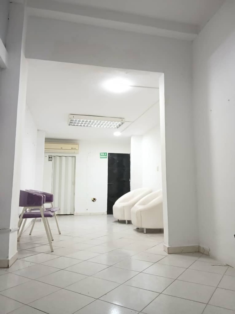 Local en Alquiler en Urbanización La Esmeralda , Valencia, San Diego, Carabobo - Cod. 0181 | Veracasa Inmobiliaria - Imagen 2