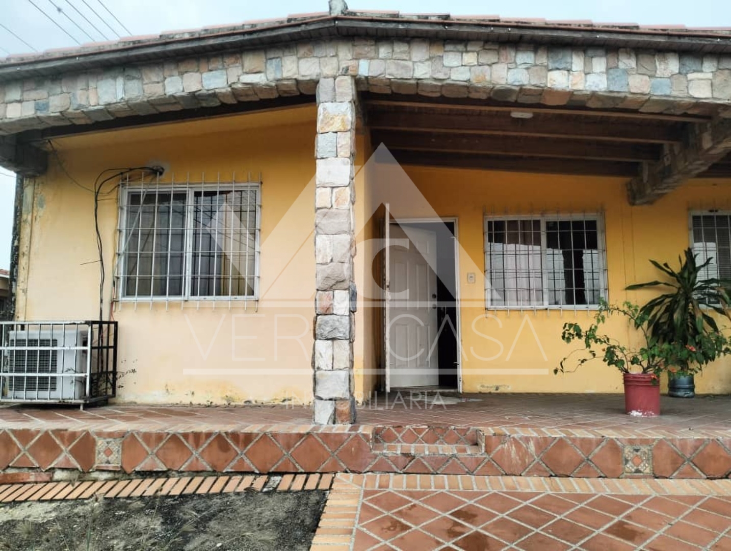 Casa en Venta en Resd tierra del sol, San Joaquín, San Joaquín, Carabobo - Cod. 0569 | Veracasa Inmobiliaria - Imagen 1