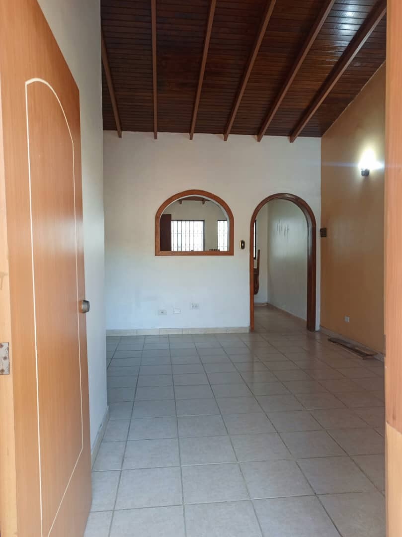 Casa en Venta en Paraparal- Sector Mana, Valencia, Los Guayos, Carabobo - Cod. 0575 | Veracasa Inmobiliaria - Imagen 2