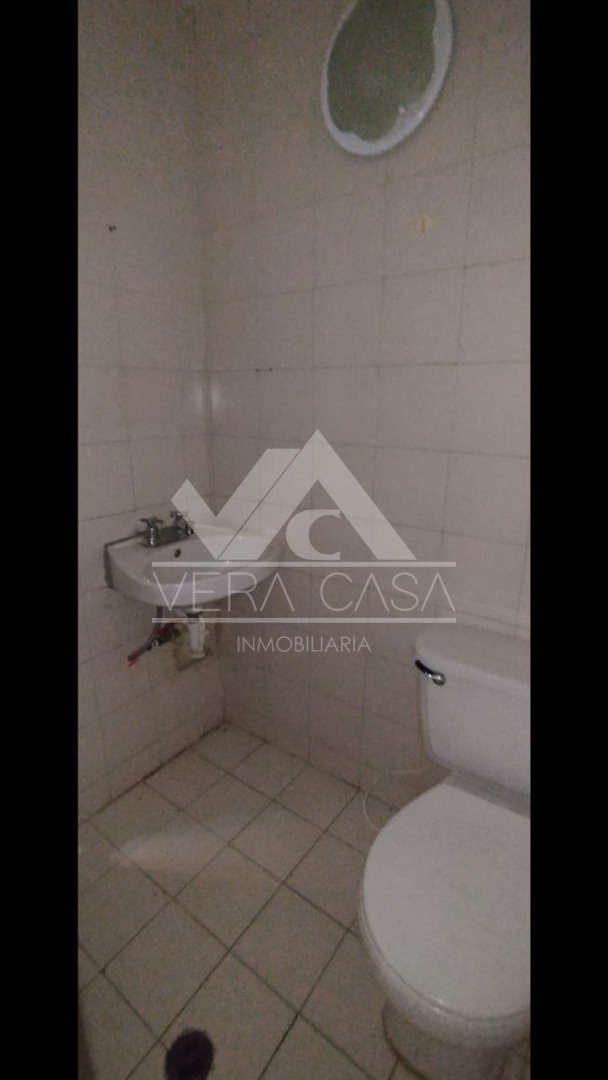 Local en Alquiler en Urb. Los Mangos, Residencias Las Cristinas, Valencia, Valencia, Carabobo - Cod. 0194 | Veracasa Inmobiliaria - Imagen 2