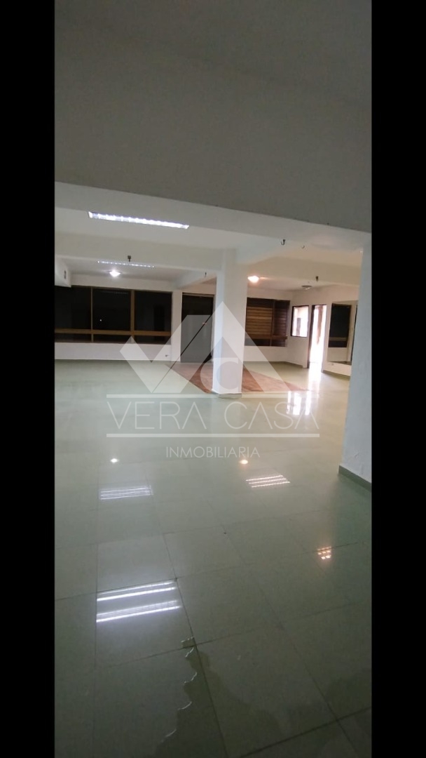 Local en Alquiler en Urb. Los Mangos, Residencias Las Cristinas, Valencia, Valencia, Carabobo - Cod. 0194 | Veracasa Inmobiliaria - Imagen 1