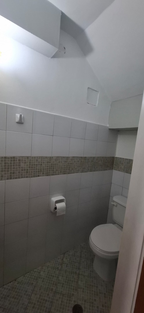 Townhouse en Alquiler en Residencias Villa Jardín , Valencia, San Diego, Carabobo - Cod. 0092 | Veracasa Inmobiliaria - Imagen 2