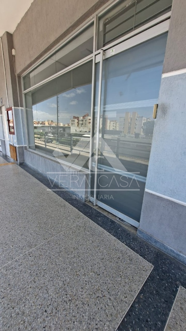 Local en Alquiler en C.C. PASEO PARAPARAL, Los Guayos, Los Guayos, Carabobo - Cod. 0196 | Veracasa Inmobiliaria - Imagen 1