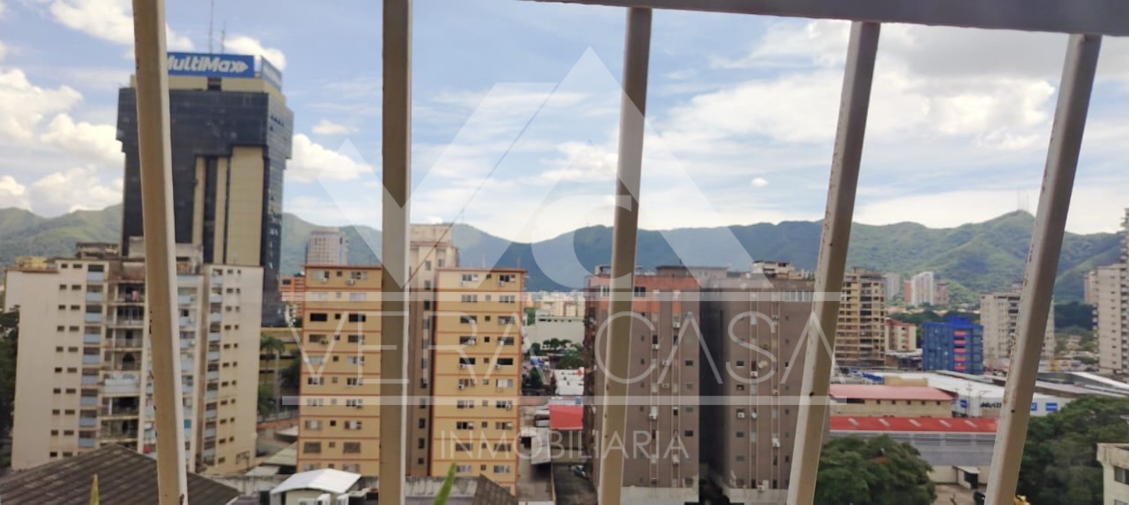 Apartamento en Venta en Urb. Camoruco, conj. Res. Santiago II, Valencia, Valencia, Carabobo - Cod. 1295 | Veracasa Inmobiliaria - Imagen 1