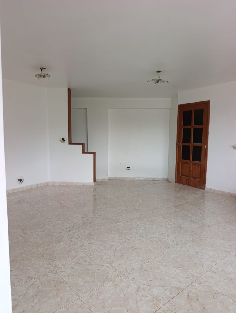 Apartamento en Alquiler en Conjunto Residencial Portal de Mñongo I, Valencia, Naguanagua, Carabobo - Cod. 1320 | Veracasa Inmobiliaria - Imagen 2