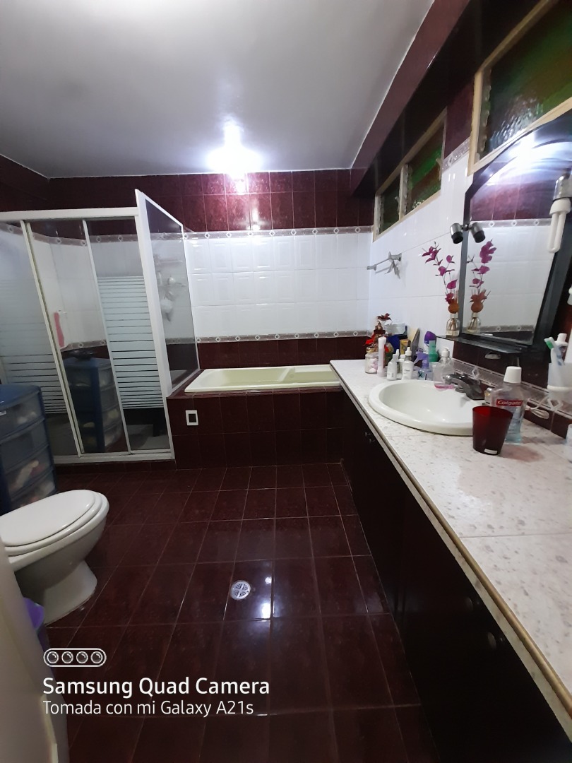 Casa en Venta en Paraparl-Urb Los Cerritos, Valencia, Los Guayos, Carabobo - Cod. 0093 | Veracasa Inmobiliaria - Imagen 2