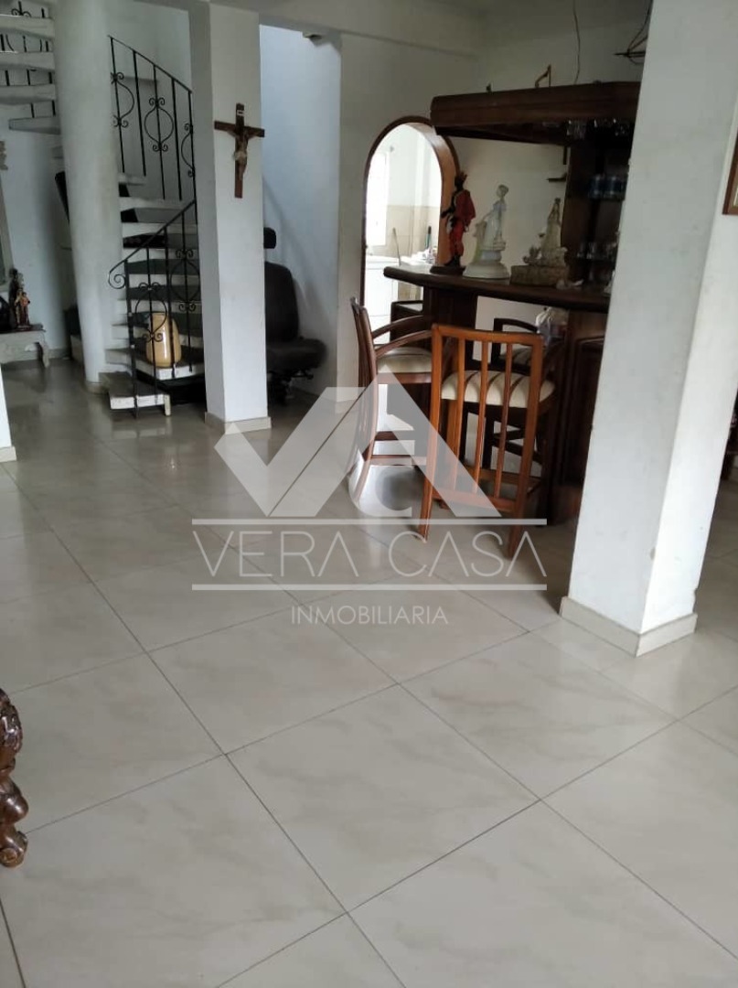 Casa en Venta en Conjunto Residencial Jardin Mañongo, Naguanagua, Naguanagua, Carabobo - Cod. 0160 | Veracasa Inmobiliaria - Imagen 2